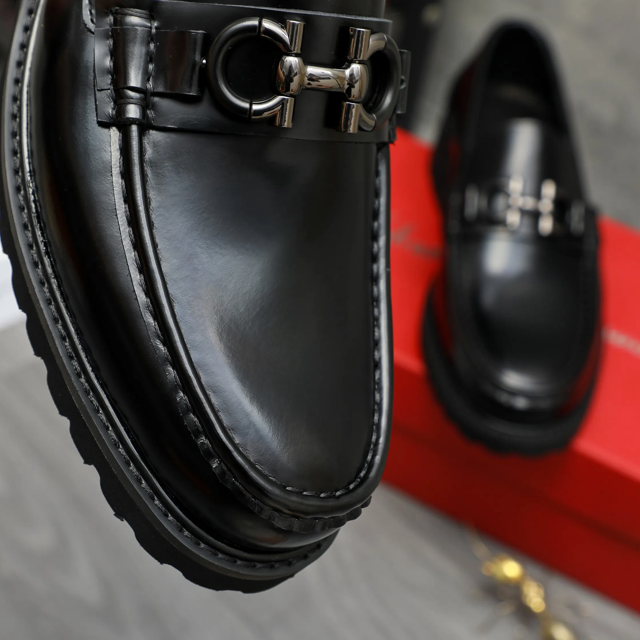 Men's shoes 💰442 Product trademark: Ferragamo "Ferragamo" business formal leather shoes Regular size: 38-46 (45.46 custom-made and non-returnable) Product materials: Selected pearlescent cowhide upper, cowhide lining, non-slip rubber outsole
